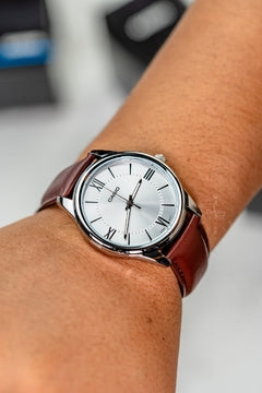 Casio V005L-7B5 Men’s 40 mm Quartz Analog Watch – White Dial & Stainless Steel Bracelet