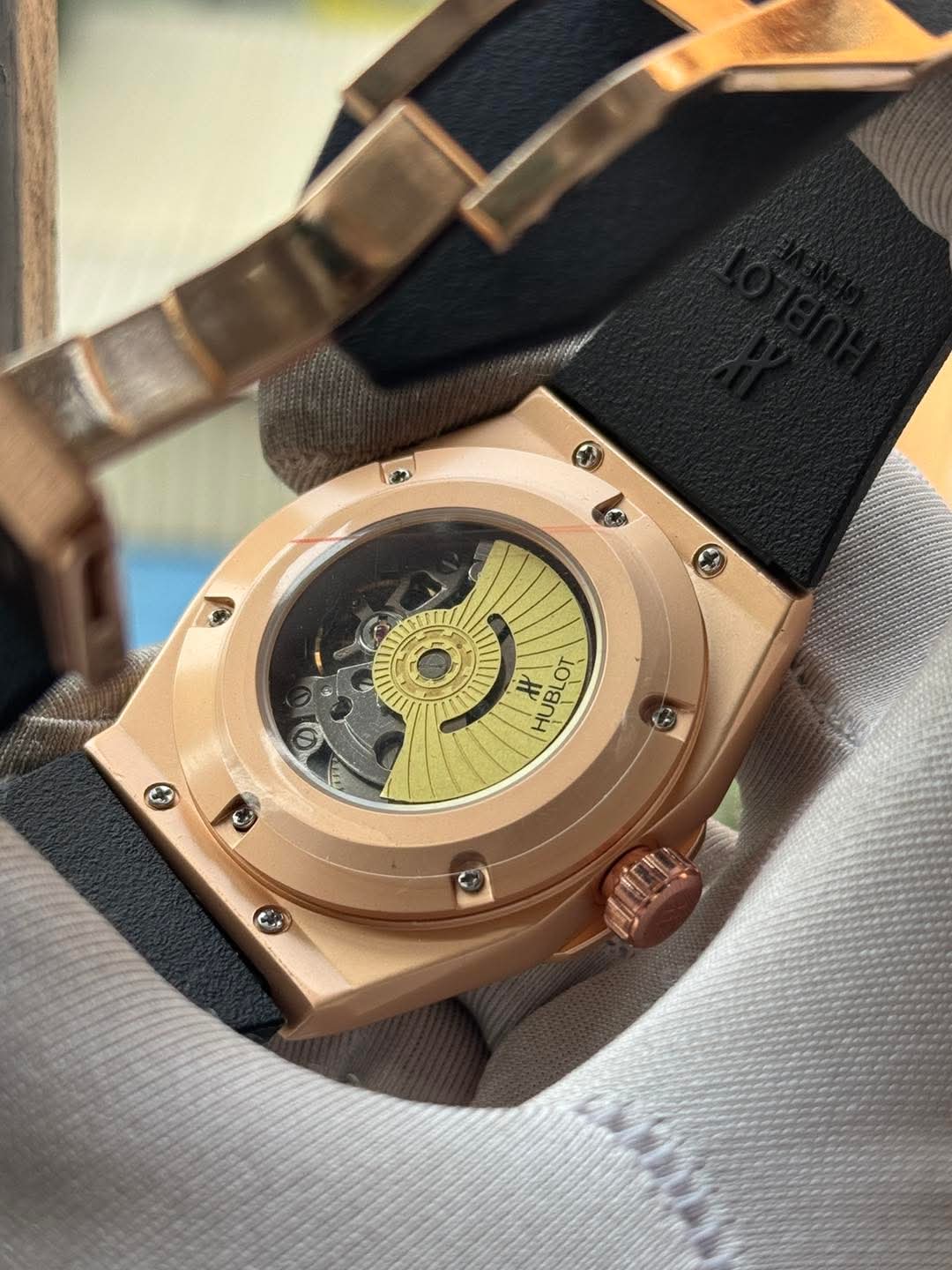 Hublot Classic Fusion Automatic Black Belt Rose Gold Case AA