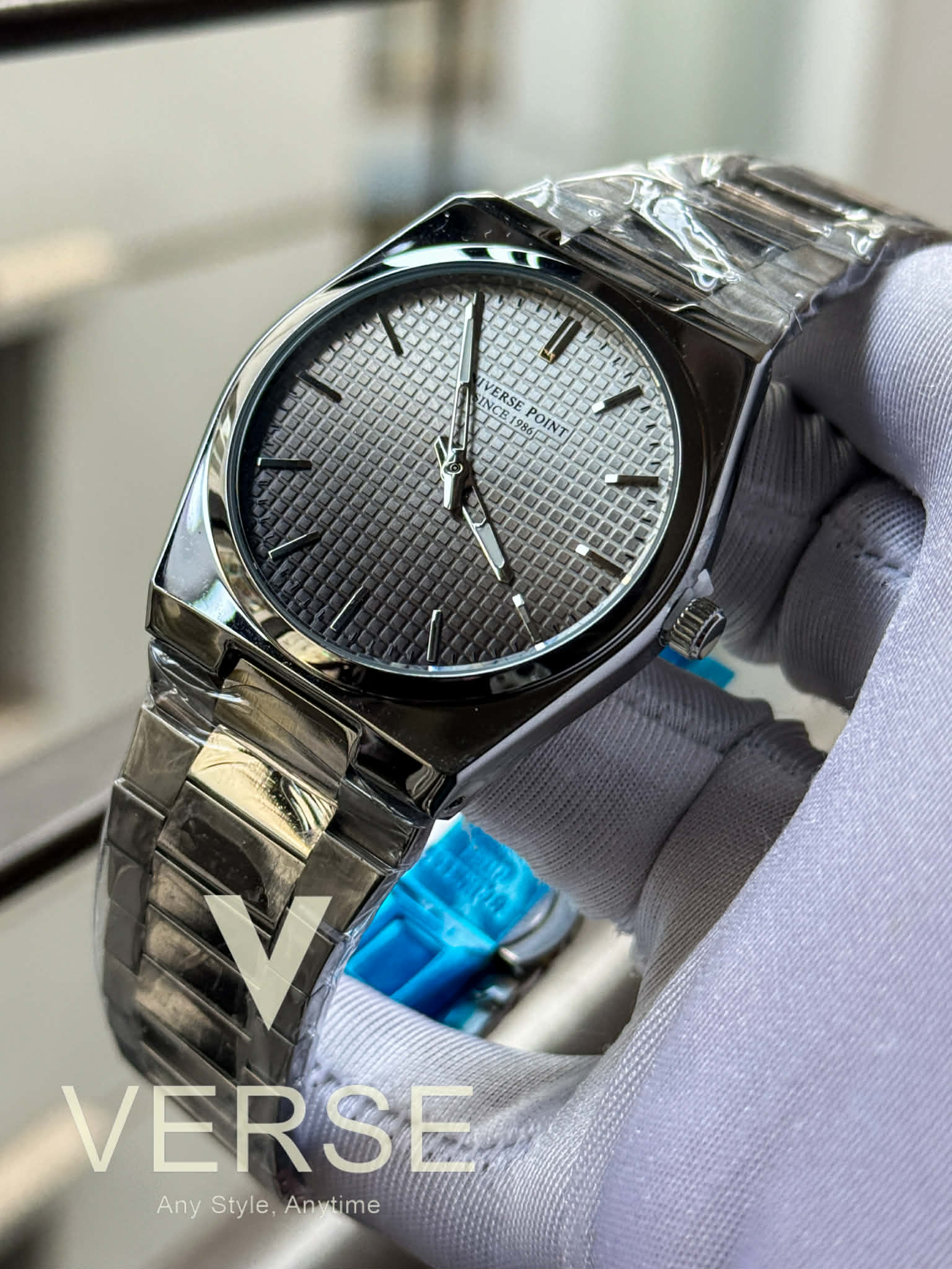 UNIVERSE POINT Slim Stainless Steel Watch – Gradient White Waffle Dial | UP3949-23708