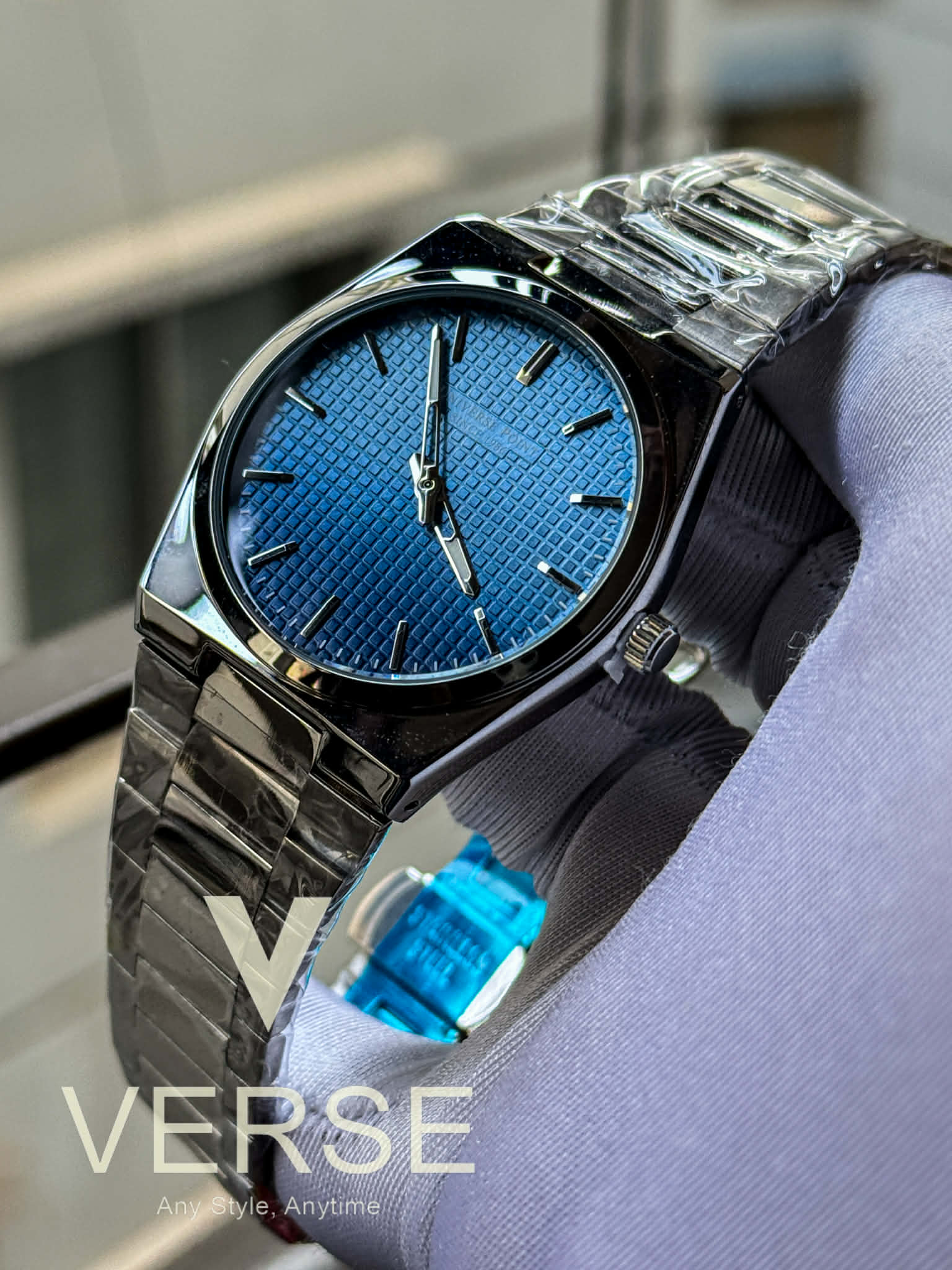 UNIVERSE POINT Slim Stainless Steel Watch – Gradient Blue Waffle Dial | UP3949-23708