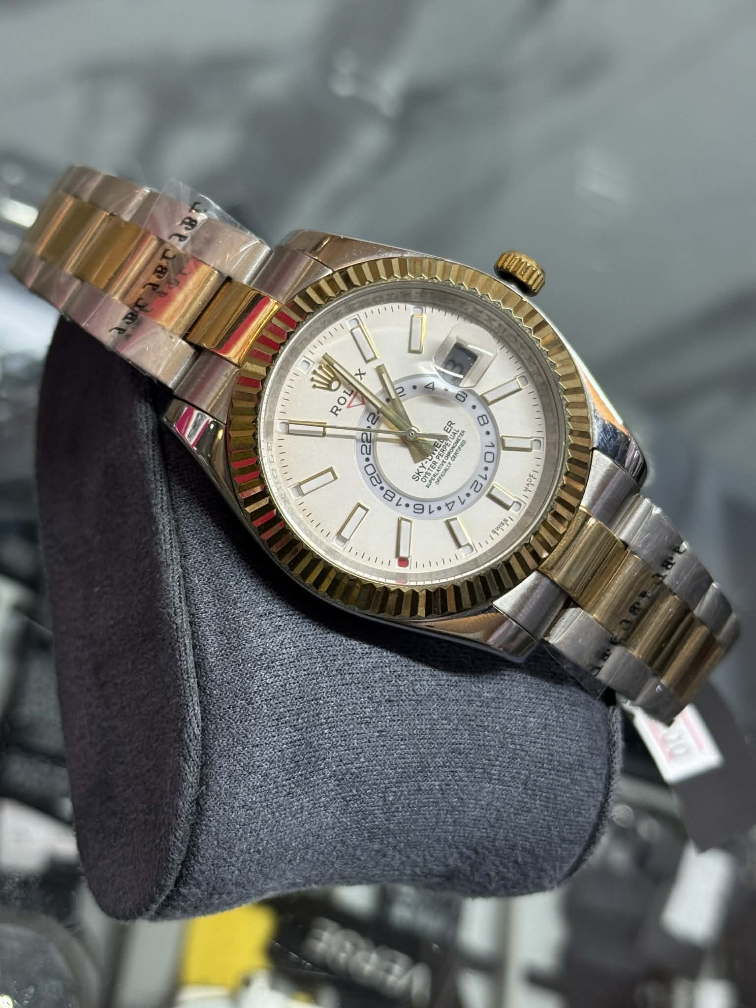 Rolex Sky-Dweller Automatic "Yellow Rolesor" - Ref.326933 | Triple A