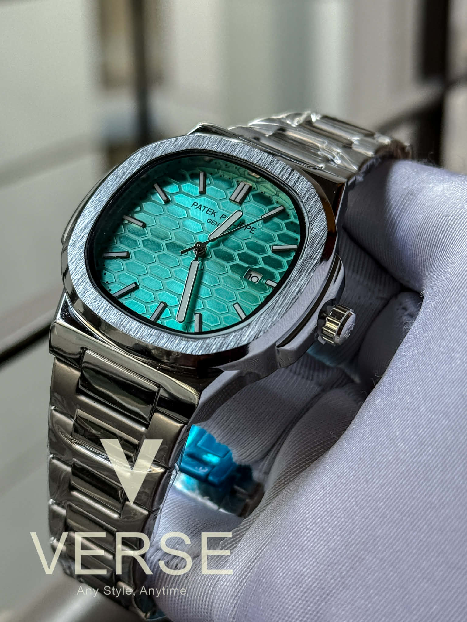 Patek Philippe Nautilus Sweep Honeycomb Aqua-Turquoise Dial Silver Chain AA