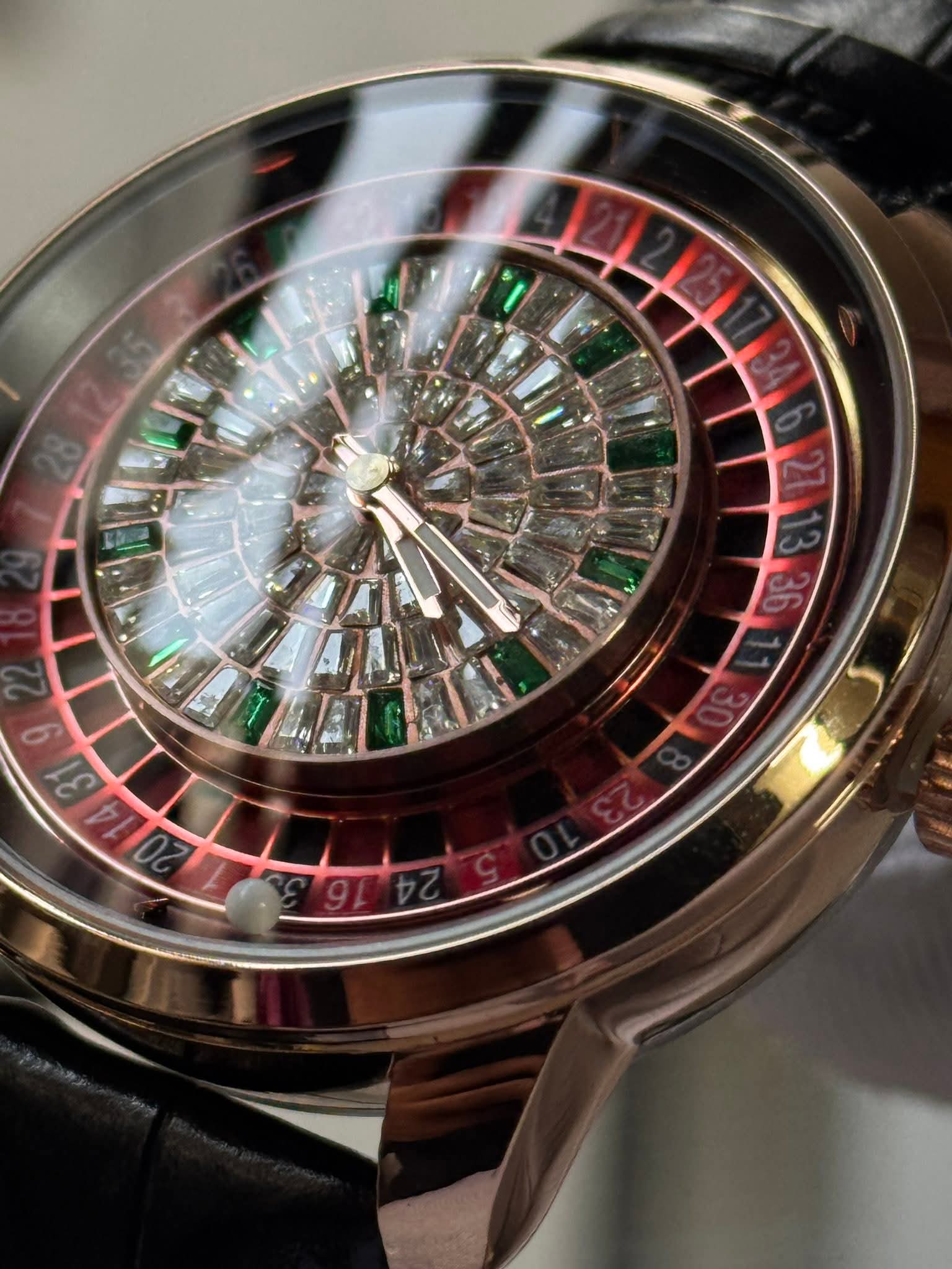 Heryi Casino Iced Royal Roulette Black Belt Rose-Gold Case