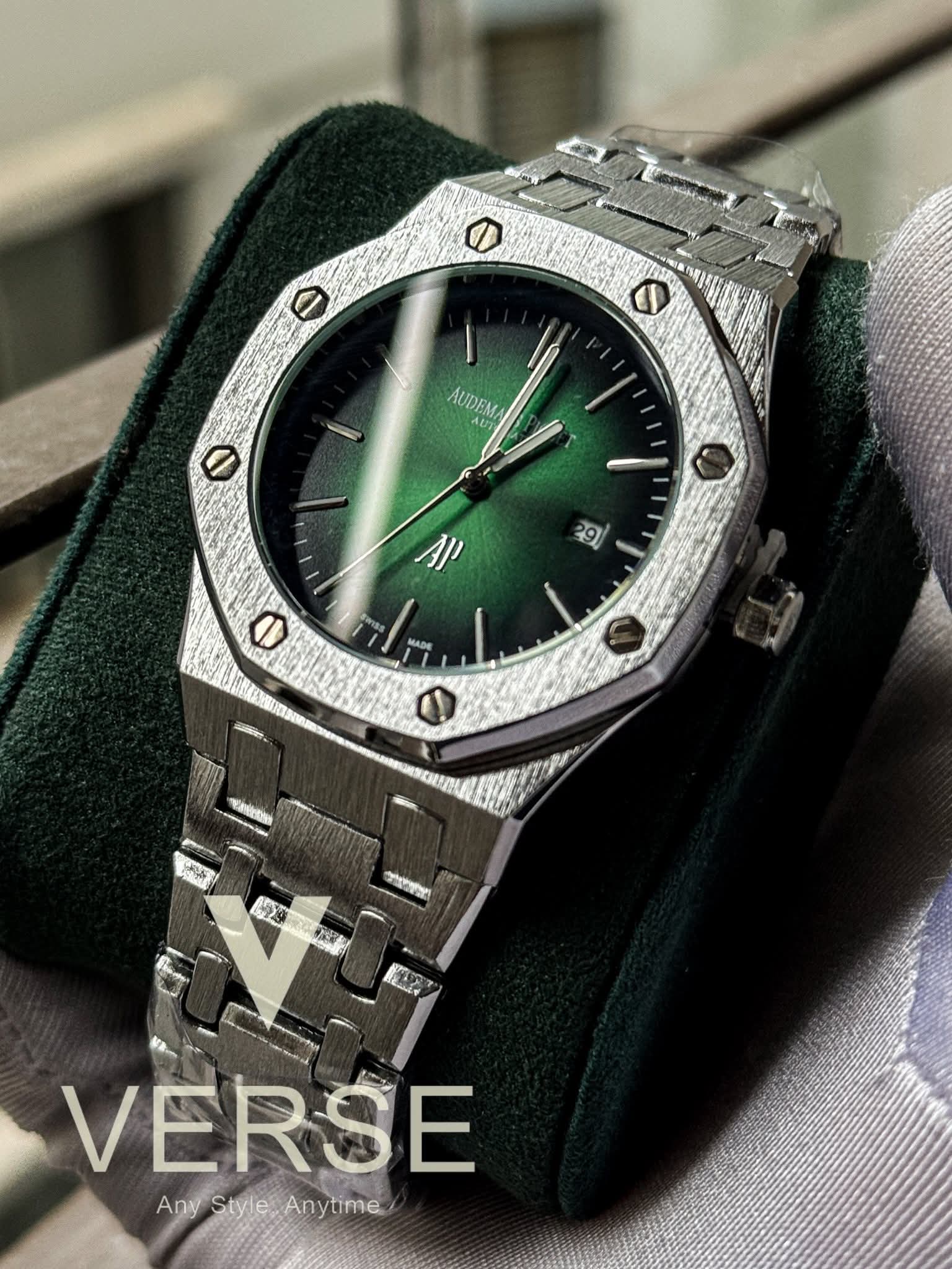 Audemars Piguet Royal Oak Non-Chrono Fumé Emerald-Green Dial AA