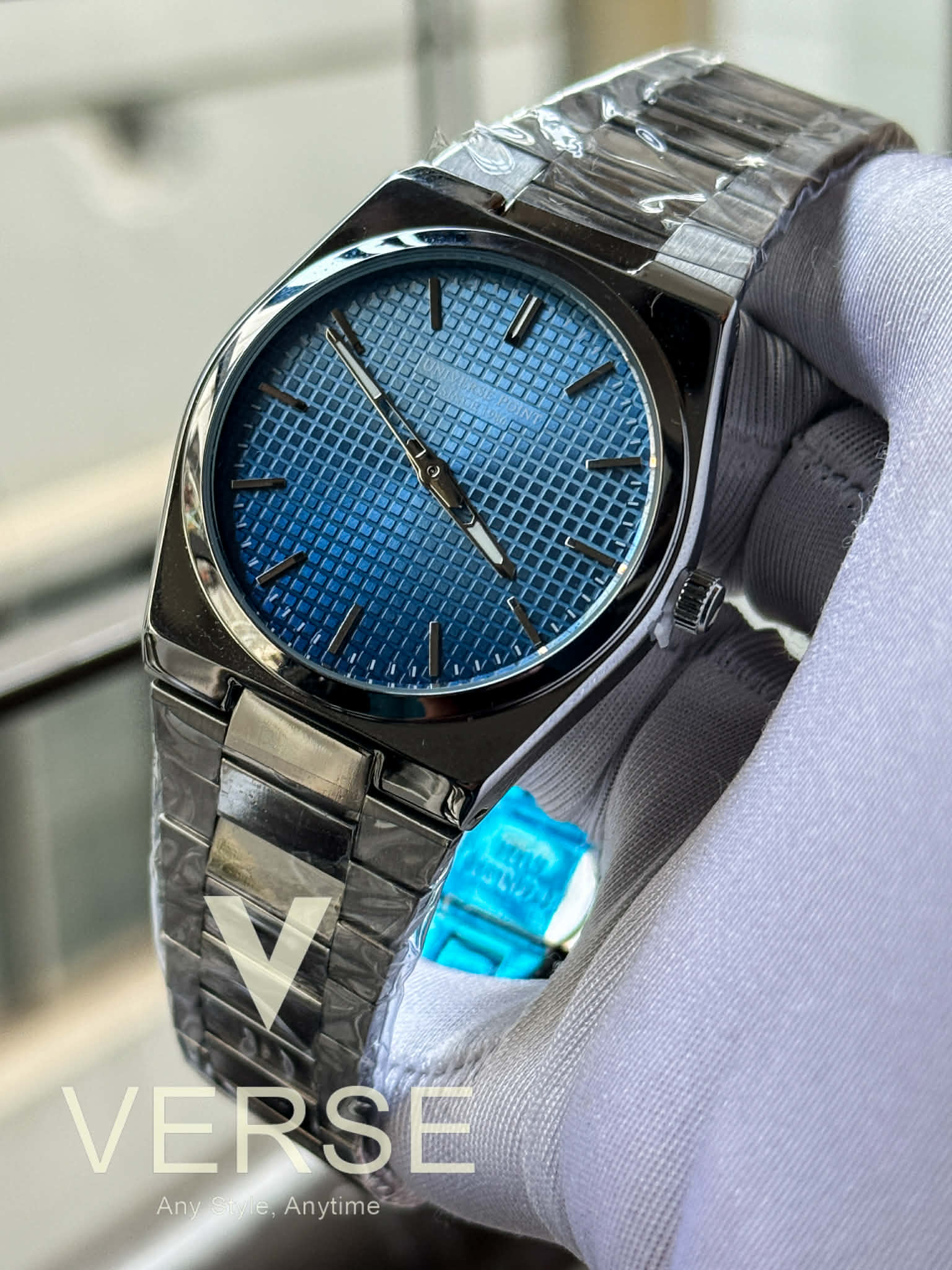 UNIVERSE POINT Slim Stainless Steel Watch – Gradient Sky Blue Waffle Dial | UP3949-23708